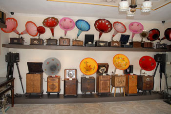 museum gramophone and coins